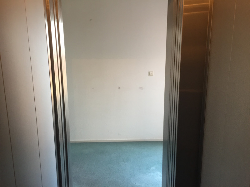 Elevator and door moves download free stereo sound effect